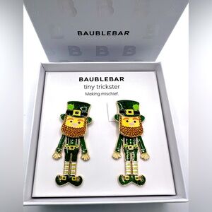New BaubleBar St. Patrick's Leprechaun Earrings Tiny Trickster Moving Head NIB